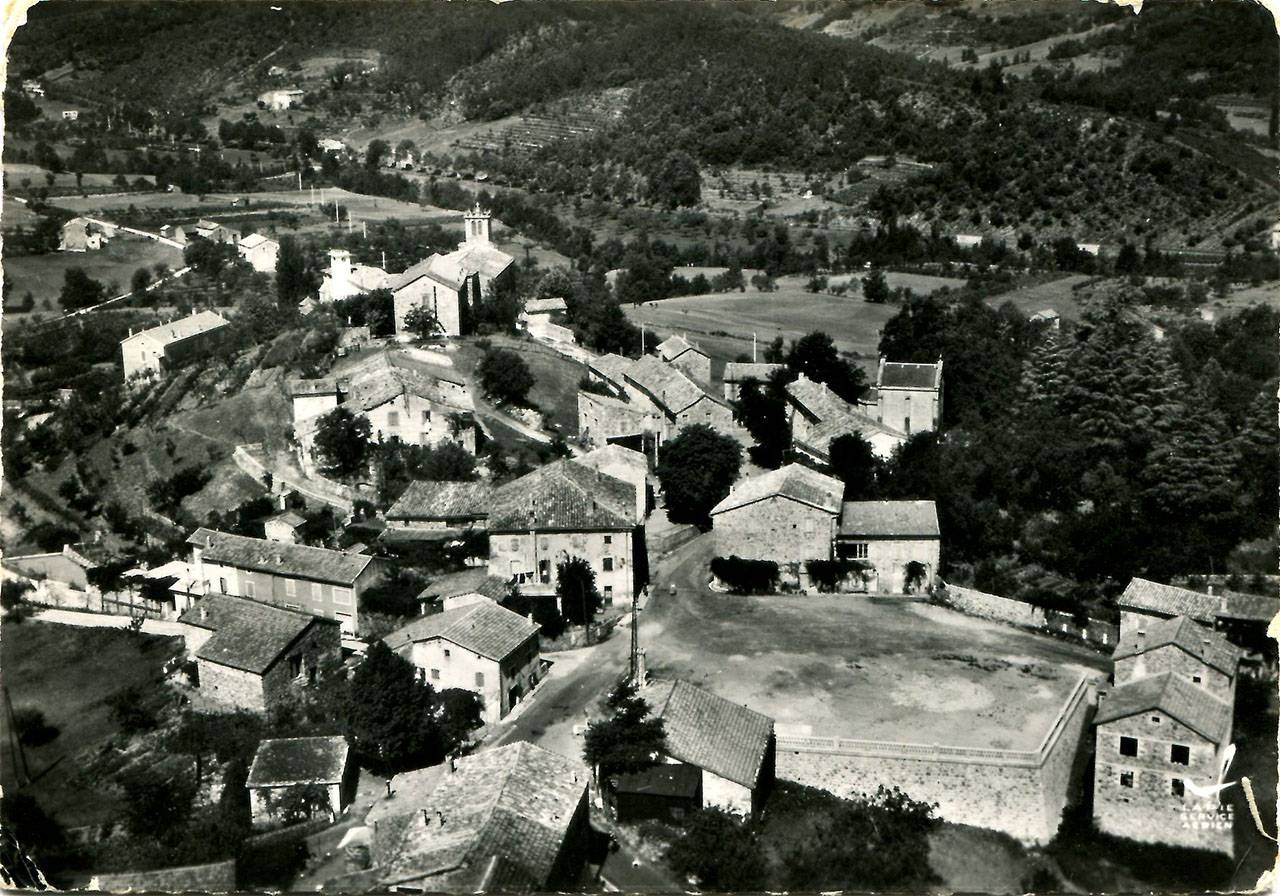 Vue aérienne du village, avant 1963